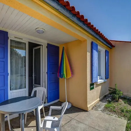 Vakantiehuis Alluring Holiday In Saint-savinien With Jacuzzi *