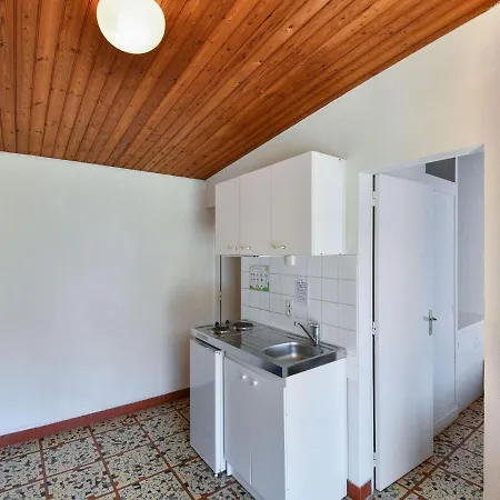 Vakantiehuis Alluring Holiday In Saint-savinien With Jacuzzi *
